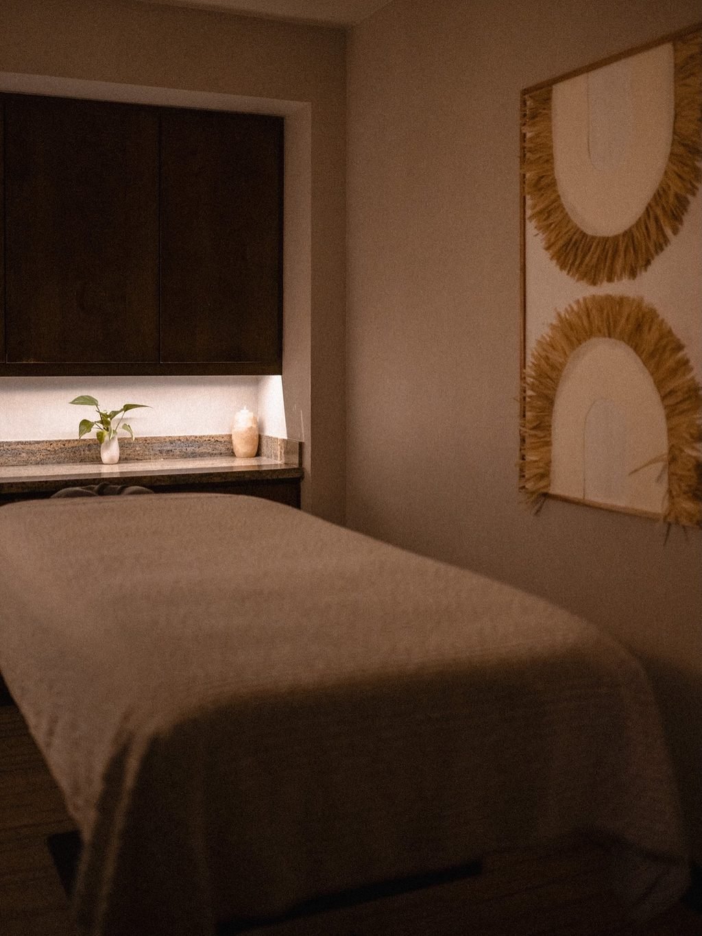 Quiet treatment room prepared for an in-residence session